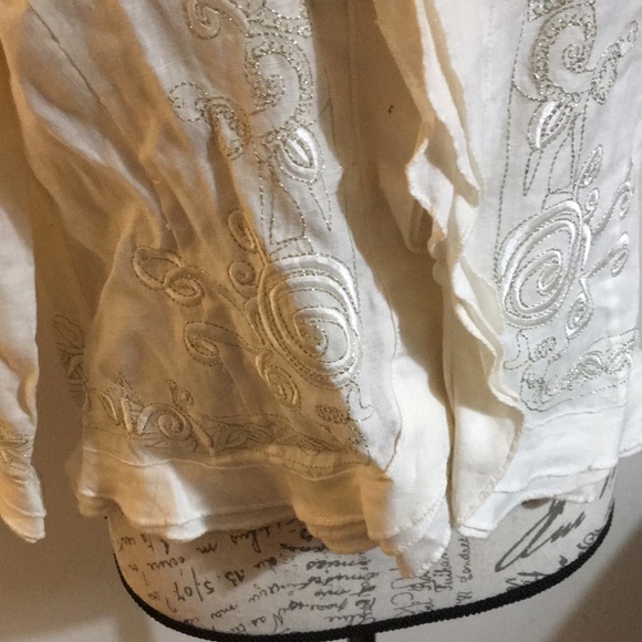 Beautiful white blouse - Picture 3 of 4